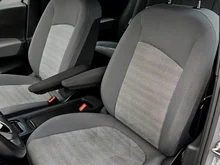 VW ID.3 Pro 107 kW in Mondsteingrau Dach schwarz