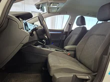 VW Golf Variant Life TDI in Pure White