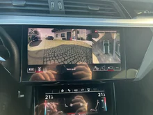 Audi Q8 55 e-tron quattro business in Gletscherweiss Metallic