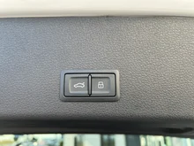 Audi Q8 55 e-tron quattro business in Gletscherweiss Metallic
