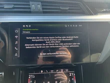 Audi Q8 55 e-tron quattro business in Gletscherweiss Metallic