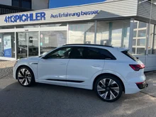 Audi Q8 55 e-tron quattro business in Gletscherweiss Metallic