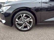 Audi A3 Limousine 30 TFSI advanced in 0E Mythosschwarz Metallic
