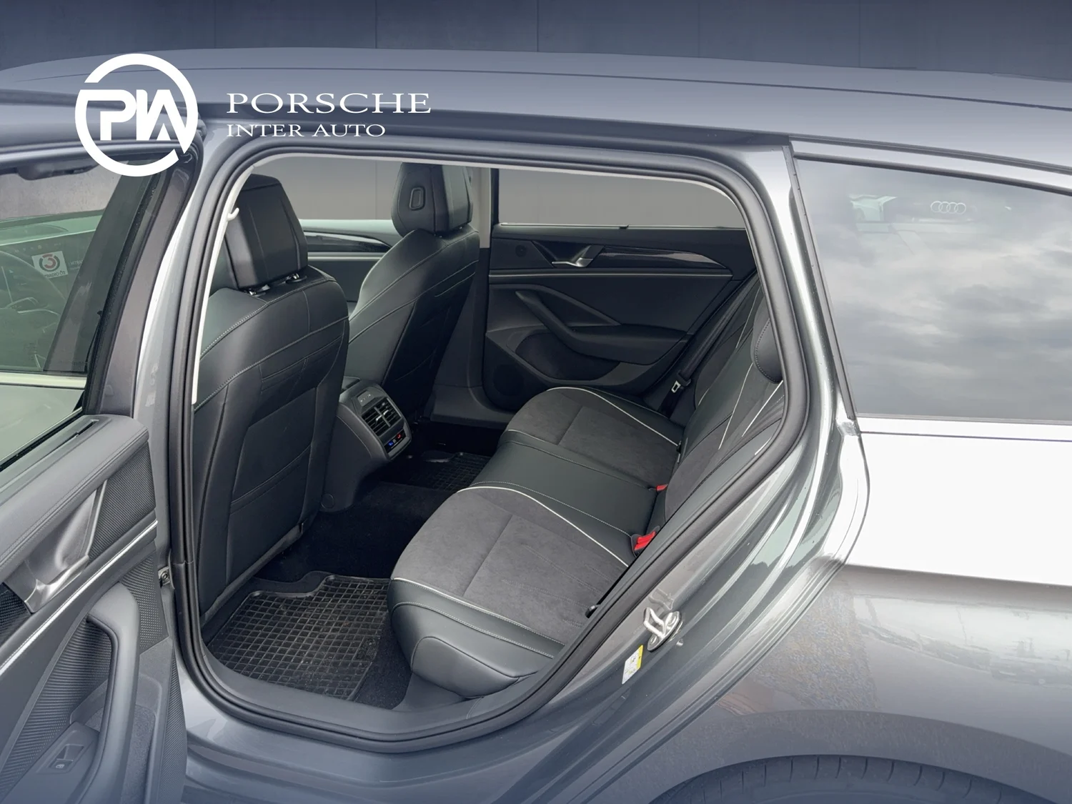 Bild eines VW Passat Variant Business eTSI DSG