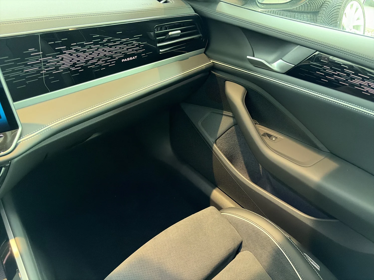 Bild eines VW Passat Variant Elegance eTSI DSG