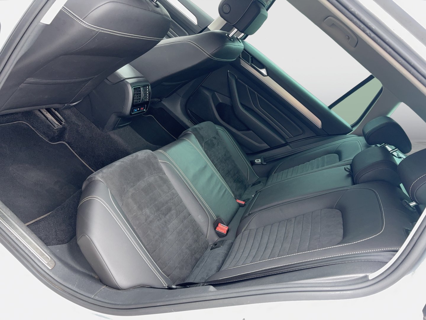 VW Passat Variant Elegance TDI | Bild 19 von 23