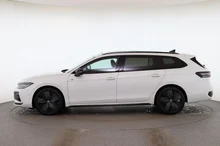 VW Passat Variant Sport TDI DSG in Pure White