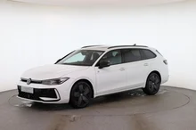 VW Passat Variant Sport TDI DSG in Pure White