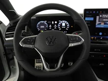 VW Passat Variant Sport TDI DSG in Pure White