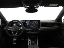VW Passat Variant Sport TDI DSG in Pure White