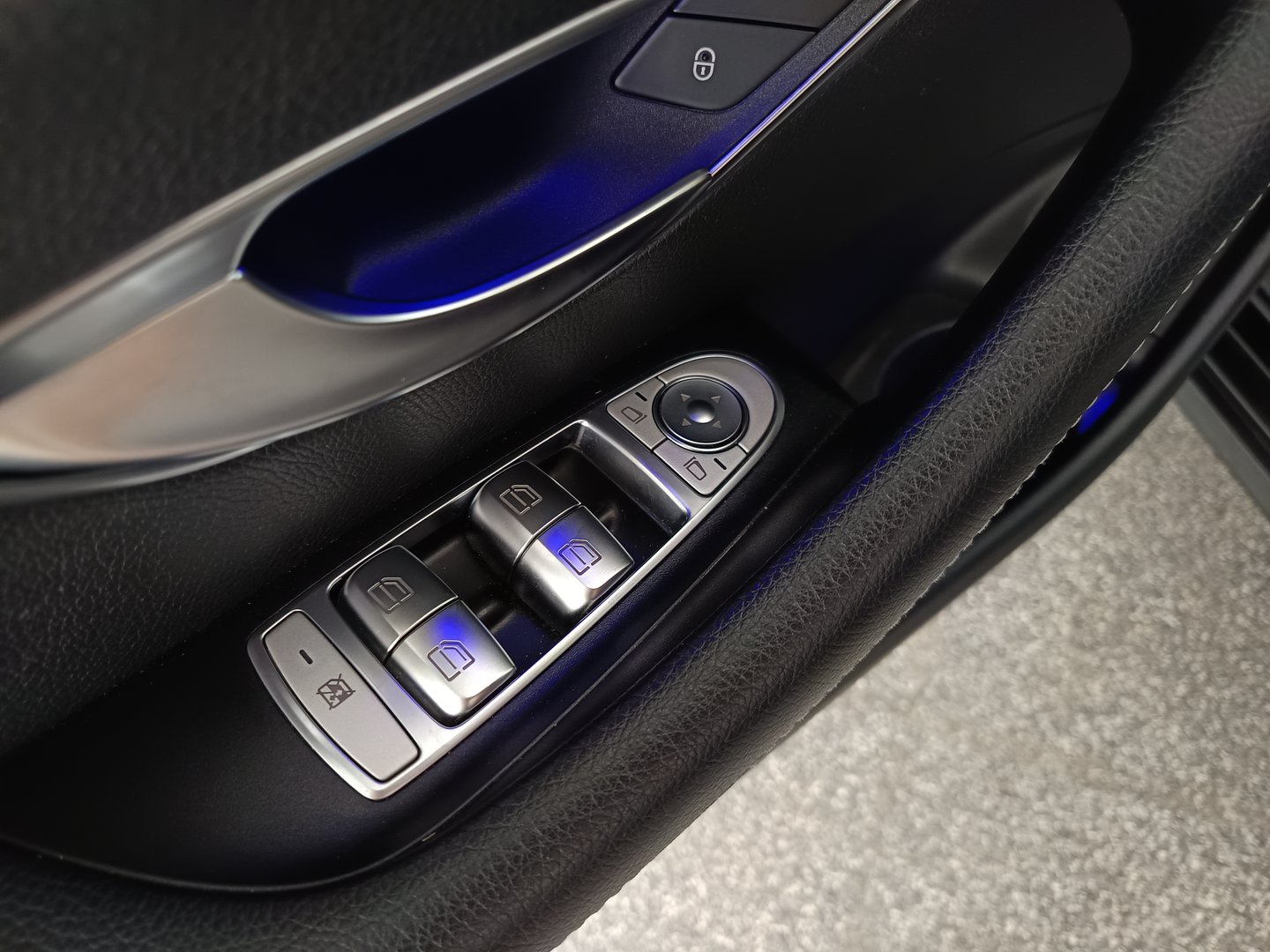 Mercedes E 220 d Aut. | Bild 11 von 38