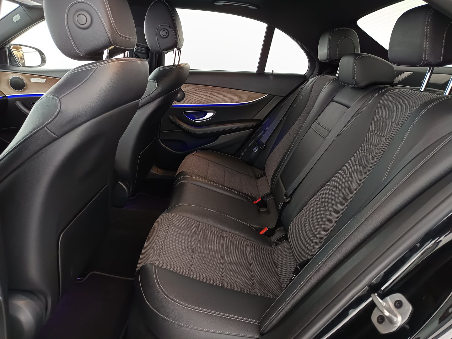 Mercedes E 220 d Aut. | Bild 34 von 38