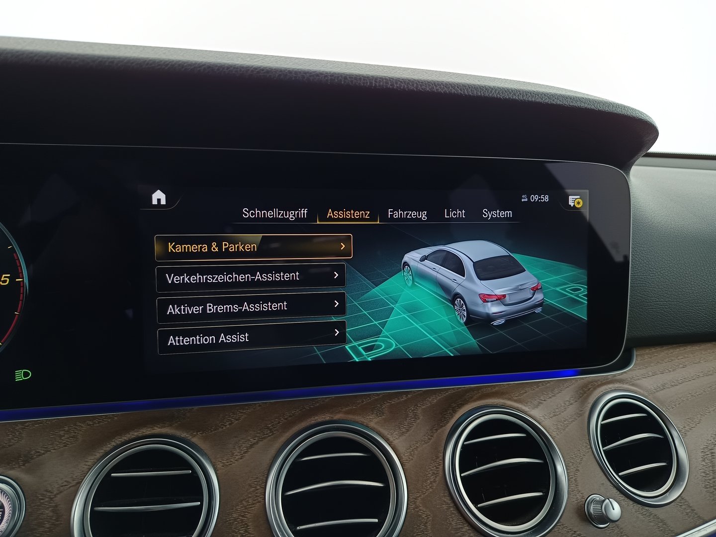 Mercedes E 220 d Aut. | Bild 27 von 38