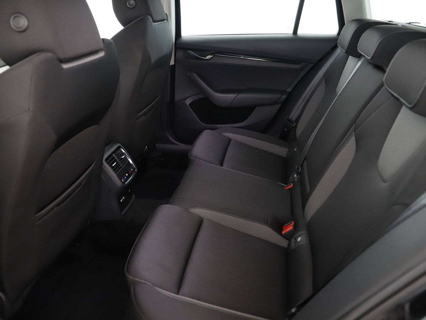 Škoda OCTAVIA Combi Ambition TDI DSG | Bild 25 von 32