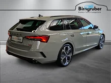 Škoda Octavia Combi RS in Stahl-Grau