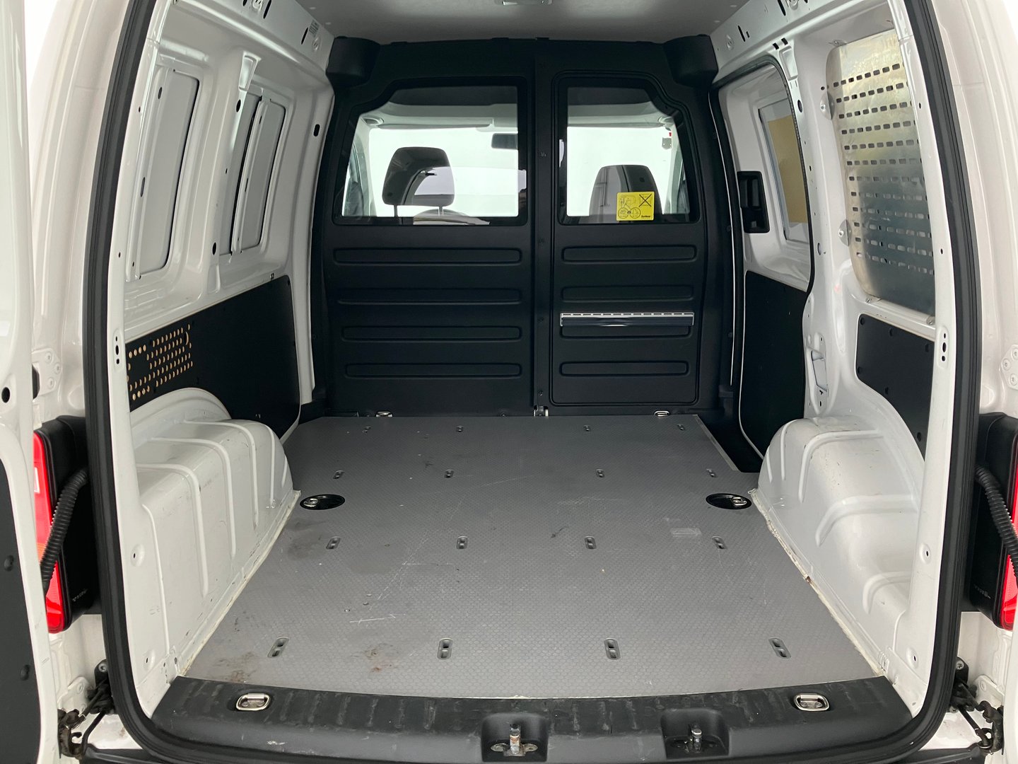 VW Caddy Kastenwagen TDI 4MOTION | Bild 10 von 12