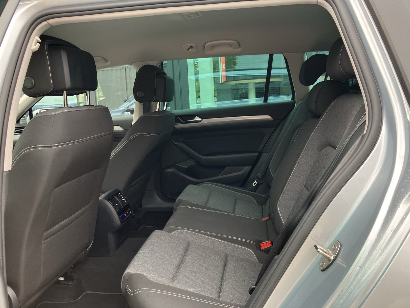 VW Passat Variant Business TDI SCR DSG | Bild 13 von 17