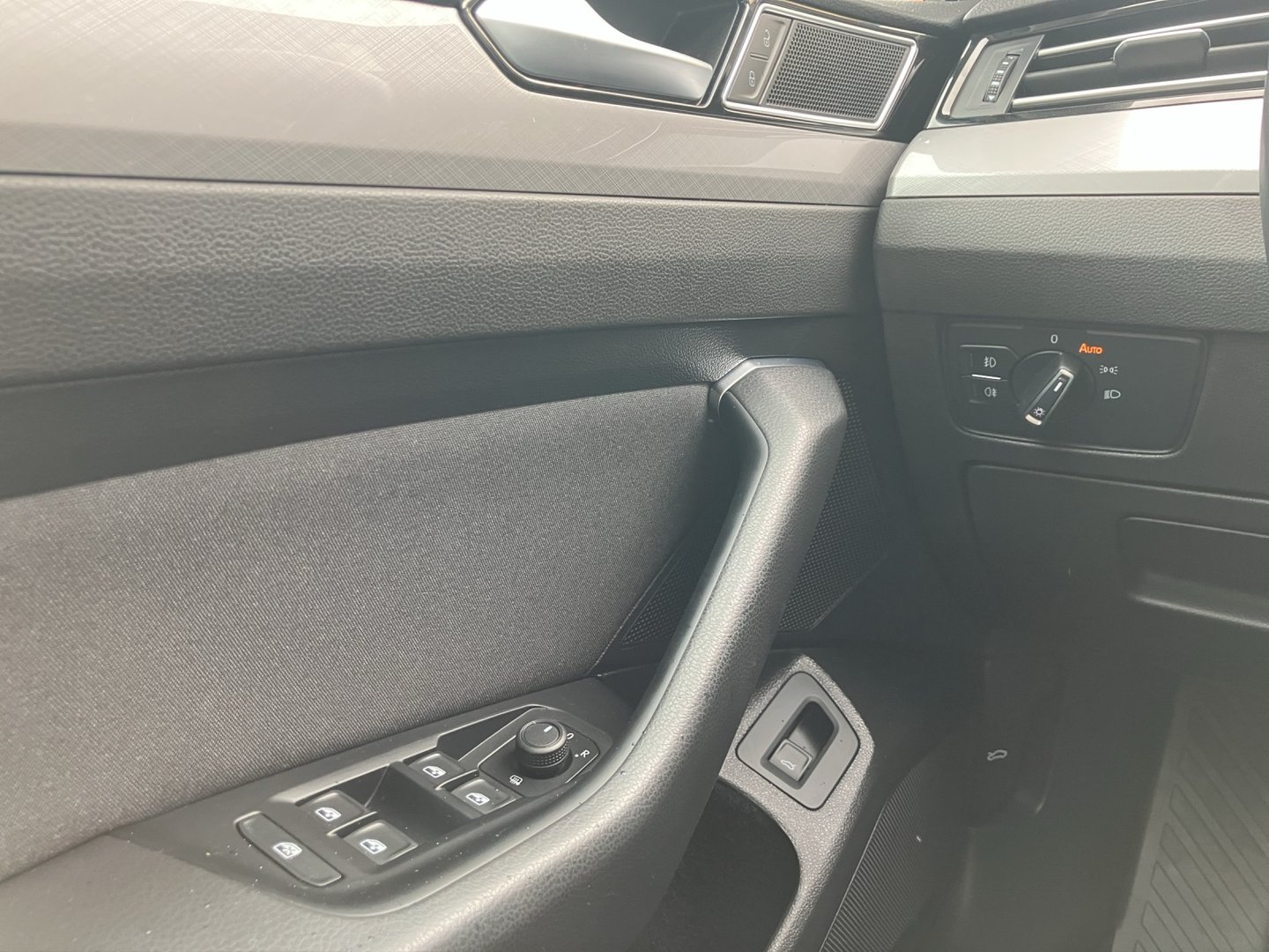 VW Passat Variant Business TDI SCR DSG | Bild 6 von 17