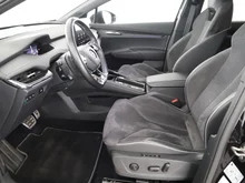 Škoda Enyaq Sportline 80x in SCHWARZ-MAGIC PERLEFFEKT