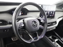 Škoda Enyaq Sportline 80x in SCHWARZ-MAGIC PERLEFFEKT