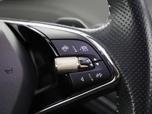 Škoda Enyaq Sportline 80x in SCHWARZ-MAGIC PERLEFFEKT