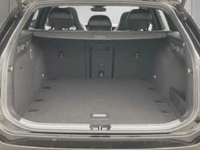 VW Passat Variant R-Line eTSI DSG in Grenadillschwarz Metallic