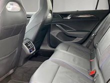 VW Passat Variant R-Line eTSI DSG in Grenadillschwarz Metallic