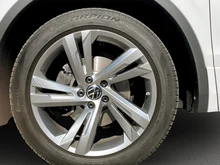 VW Tiguan Allspace R-Line TDI 4MOTION DSG in PURE WHITE