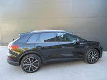 Audi Q4 e-tron 40 e-tron in Mythosschwarz metallic