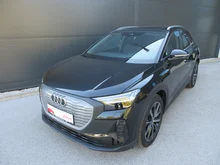 Audi Q4 e-tron 40 e-tron in Mythosschwarz metallic