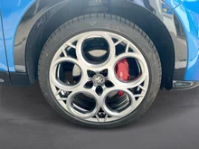 Alfa Romeo Tonale Edizione Speciale Plug-In-Hybrid AWD in dunkelblau - metallic