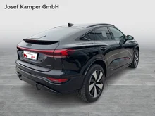 Audi Q6 Sportback e-tron quattro in Mythosschwarz Metallic