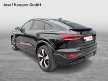 Audi Q6 Sportback e-tron quattro in Mythosschwarz Metallic