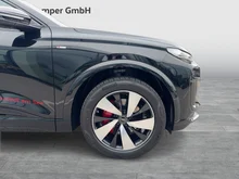 Audi Q6 Sportback e-tron quattro in Mythosschwarz Metallic