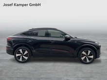 Audi Q6 Sportback e-tron quattro in Mythosschwarz Metallic