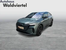 Audi Q4 Sportback e-tron quattro in Salbeigrün Metallic
