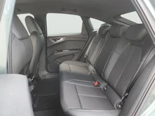 Audi Q4 Sportback e-tron quattro in Salbeigrün Metallic