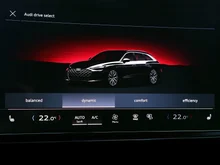 Audi A6 Avant e-hybrid quattro 220 kW in 5U Firmamentblau Metallic
