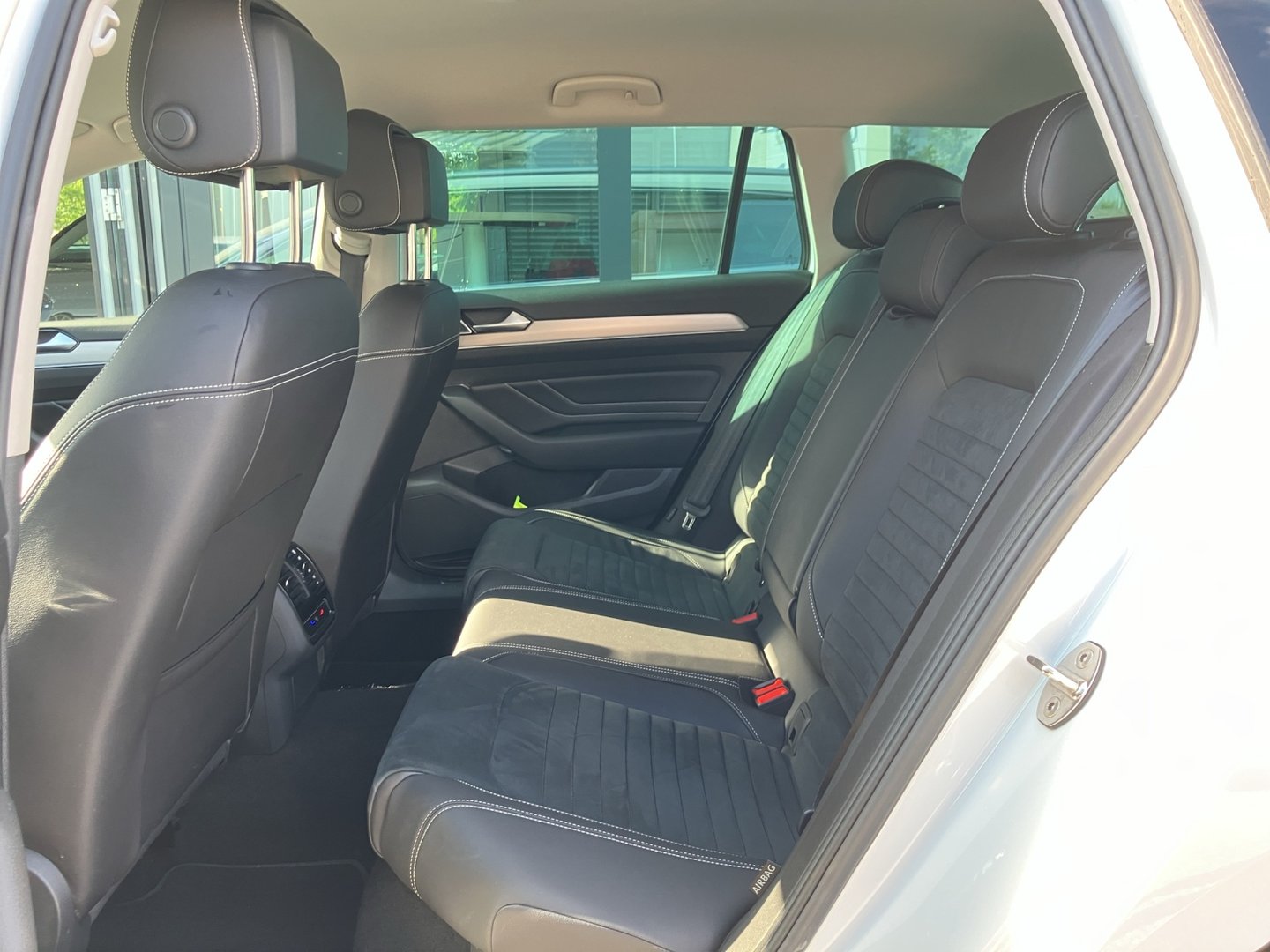 VW Passat Variant Elegance TDI DSG | Bild 14 von 17