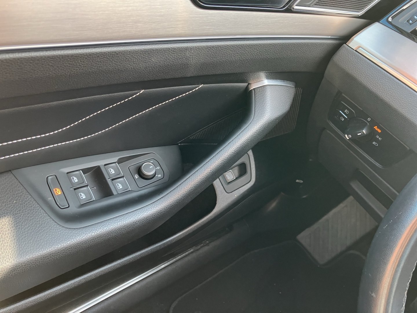 VW Passat Variant Elegance TDI DSG | Bild 6 von 17