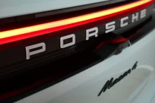 Porsche Macan 4 in mittelgrau - metallic