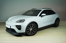 Porsche Macan 4 in mittelgrau - metallic