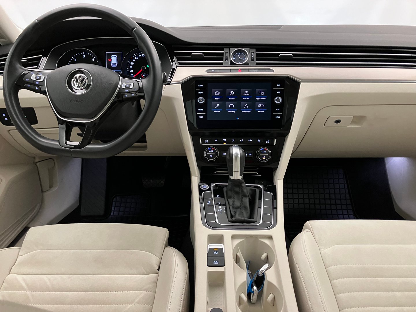 VW Passat Variant Highline TDI SCR DSG | Bild 14 von 30