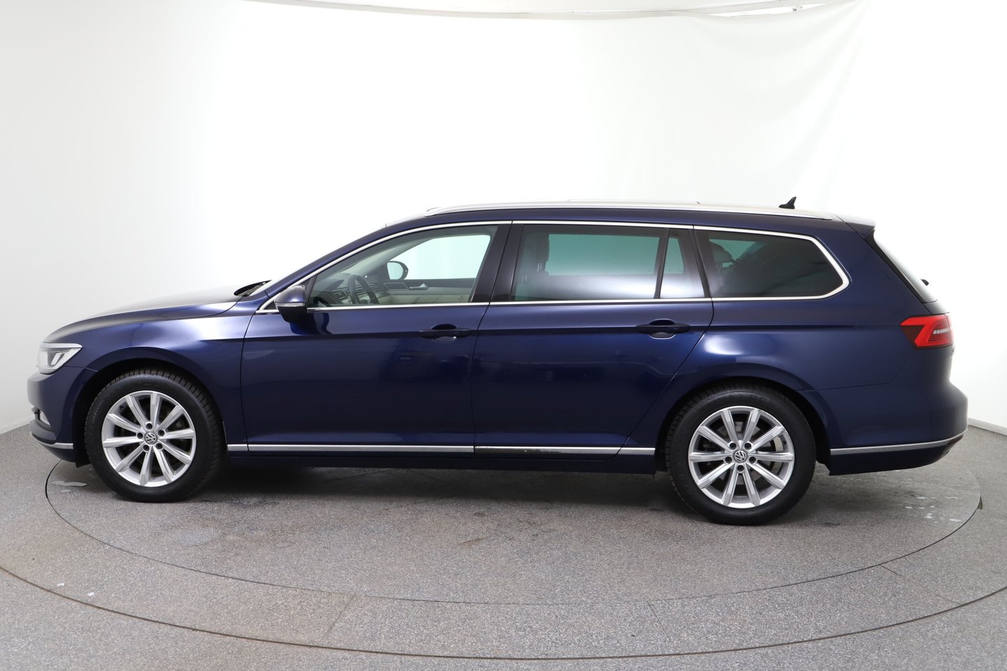 VW Passat Variant Highline TDI SCR DSG | Bild 2 von 30