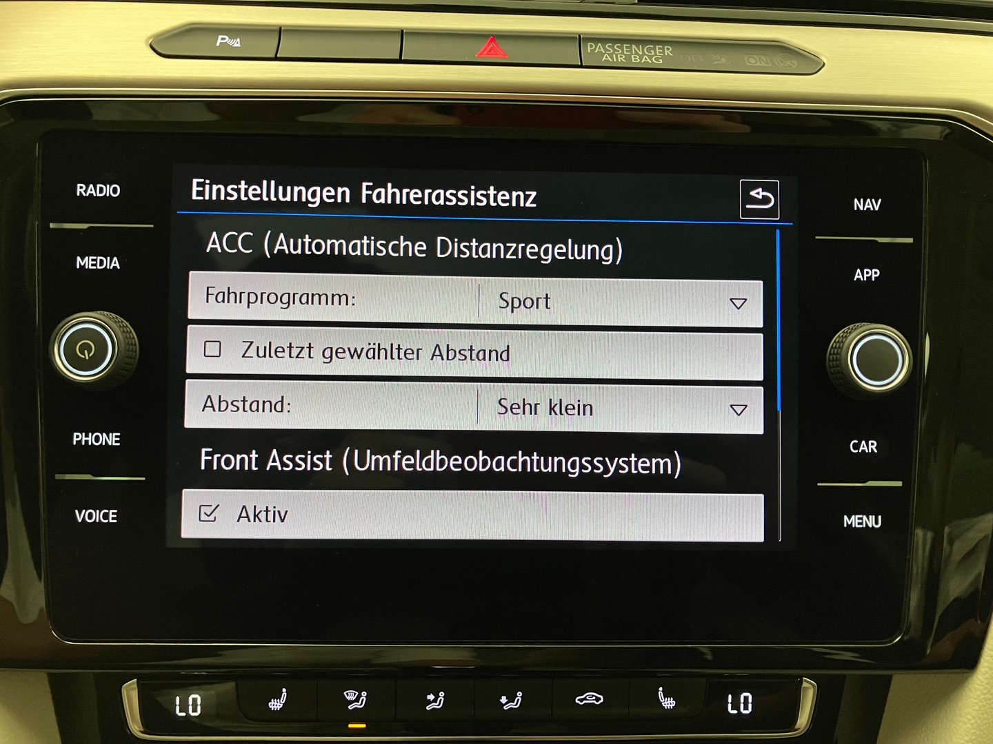 VW Passat Variant Highline TDI SCR DSG | Bild 24 von 30