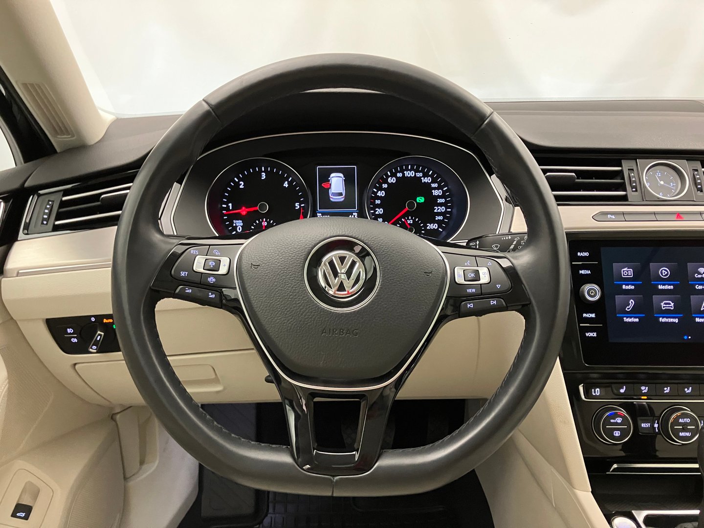 VW Passat Variant Highline TDI SCR DSG | Bild 15 von 30