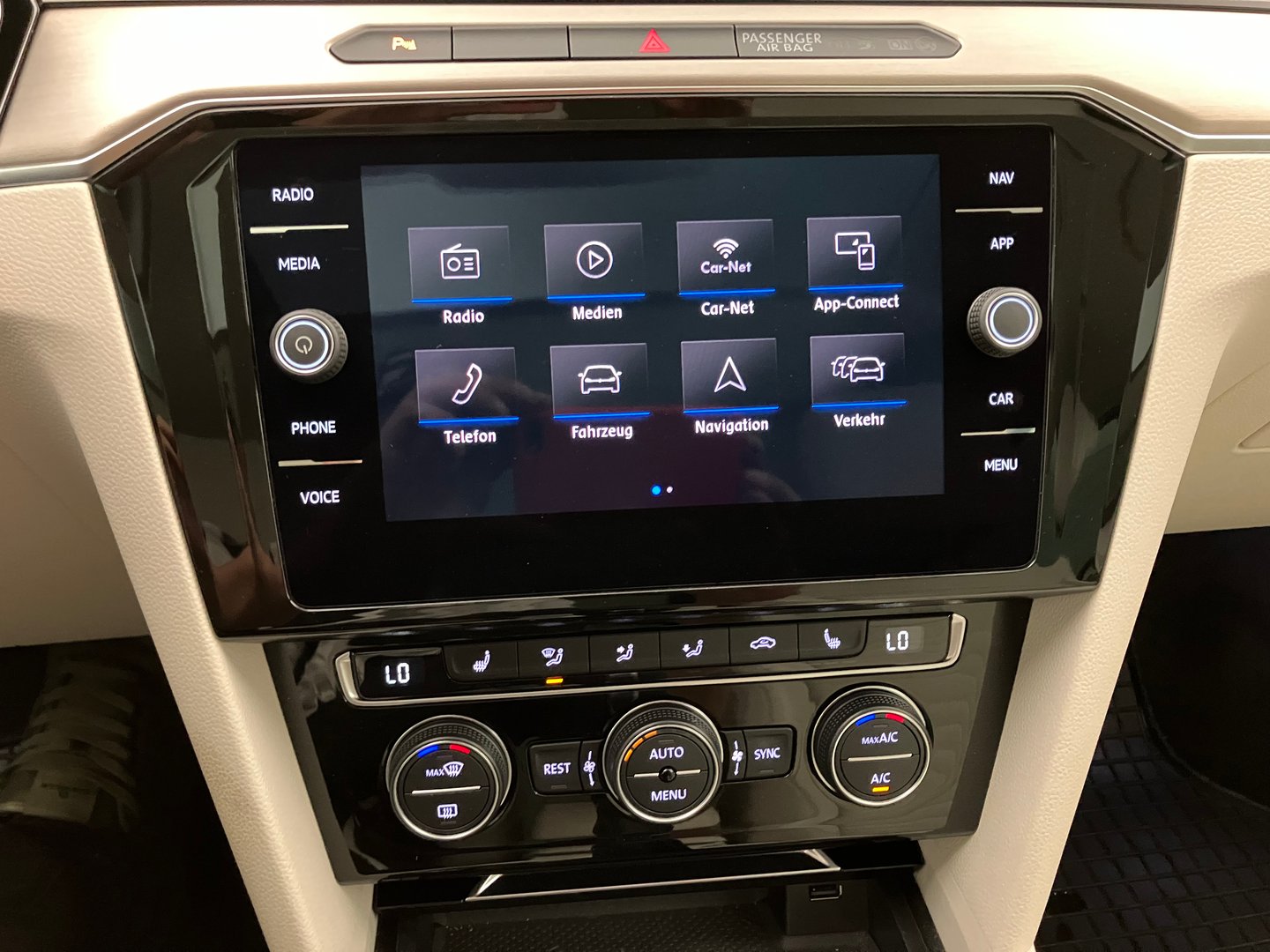 VW Passat Variant Highline TDI SCR DSG | Bild 22 von 30