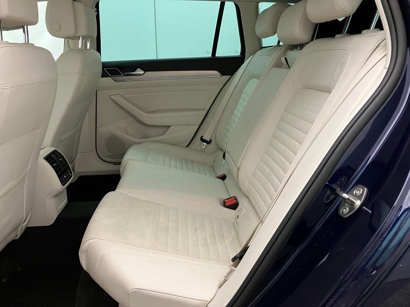 VW Passat Variant Highline TDI SCR DSG | Bild 26 von 30