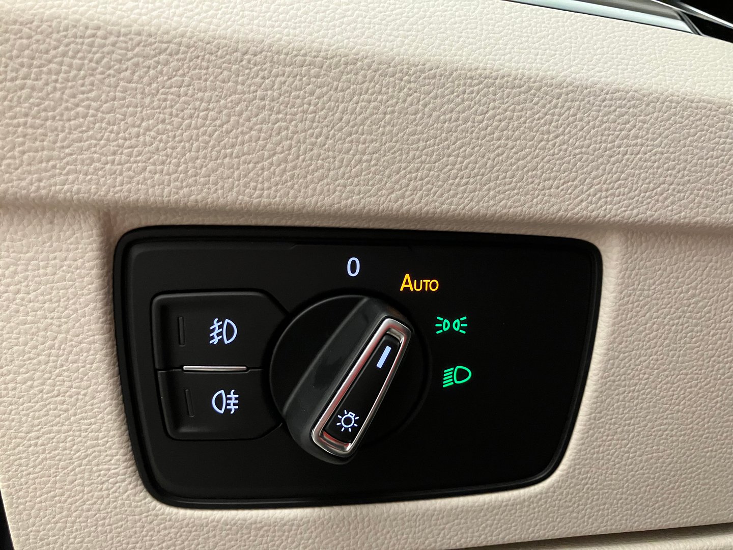 VW Passat Variant Highline TDI SCR DSG | Bild 10 von 30