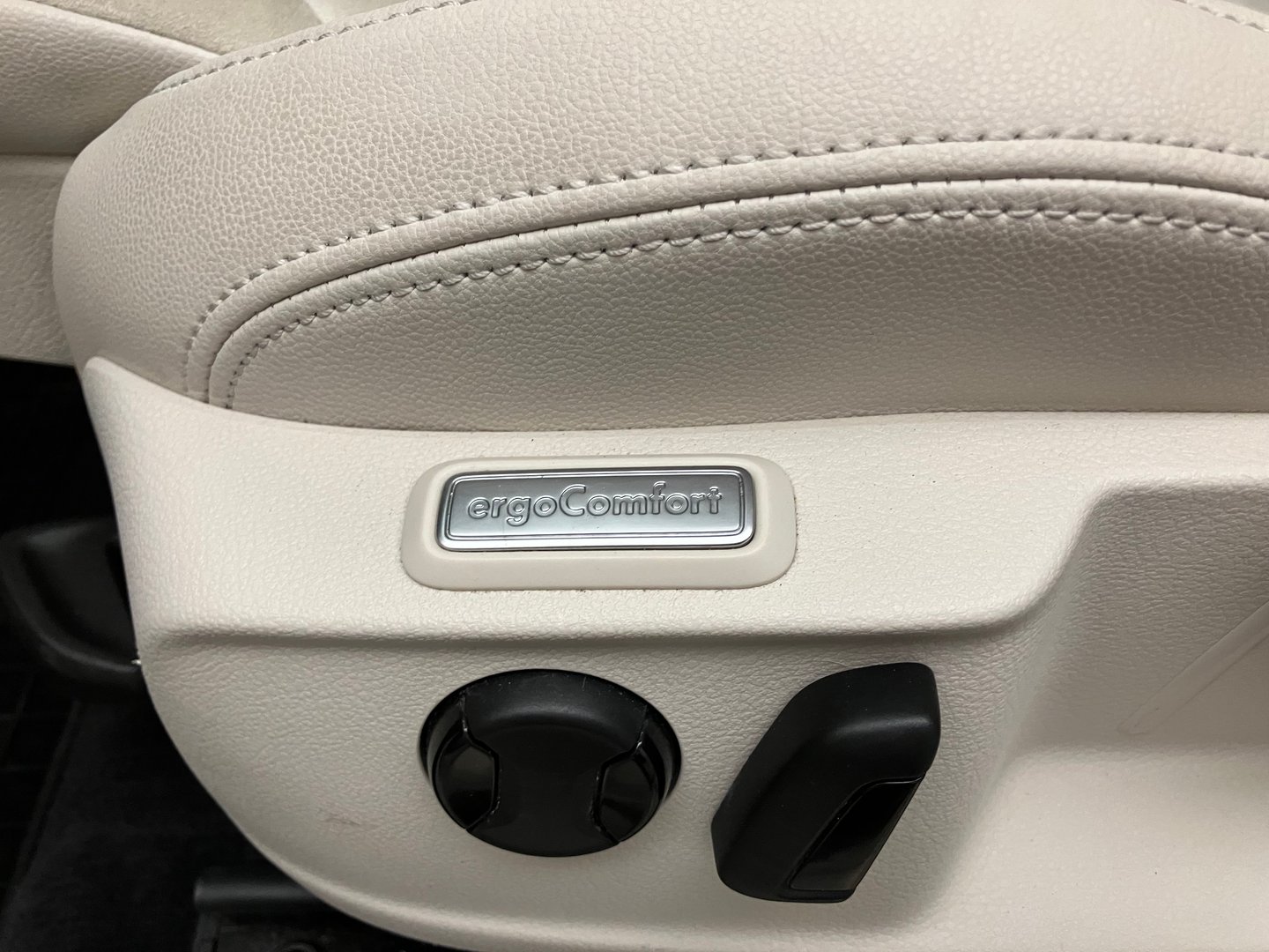 VW Passat Variant Highline TDI SCR DSG | Bild 12 von 30